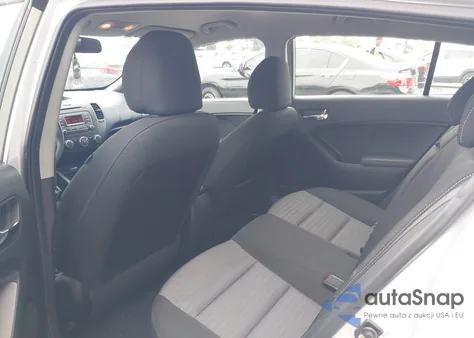 2016 Kia Forte Lx z USA, uszkodzony, nr VIN KNAFK5A89G5623780